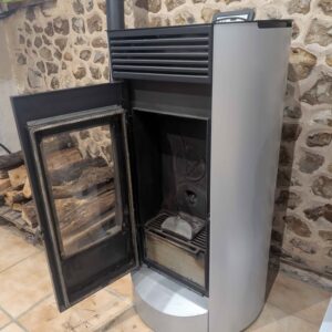 Alternative view of Poêle à granulés Invicta avec équipement complet